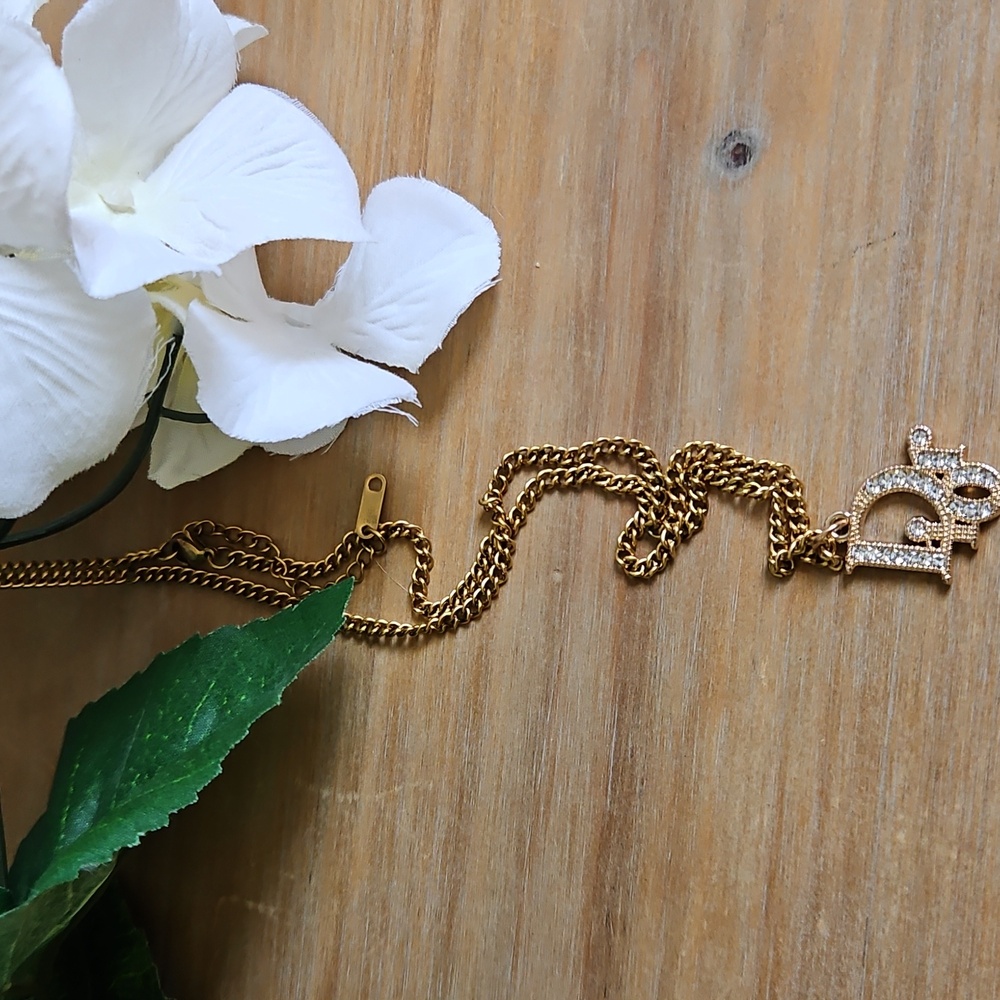 Lux Gold Pendant Necklace